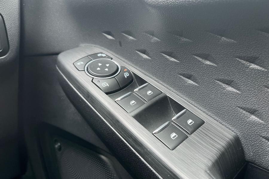 Ford KUGA Photo autoimg-504390b0350377f12a6c6647607a0a15708da3c5.jpg