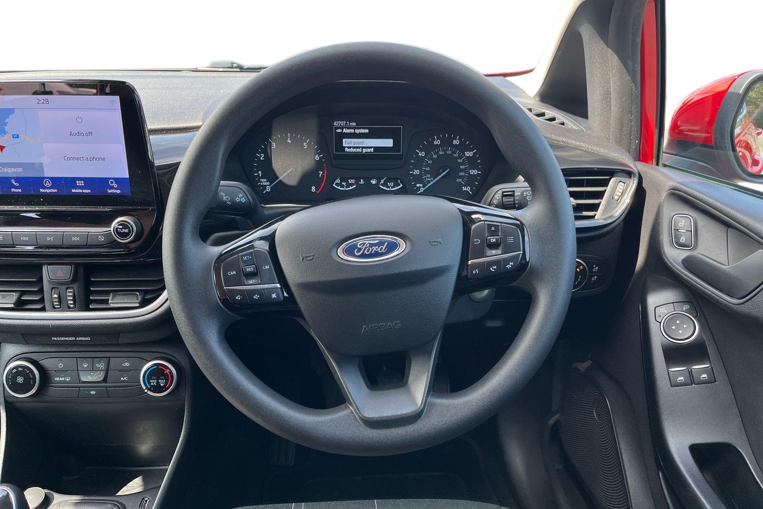 Ford FIESTA Photo 10