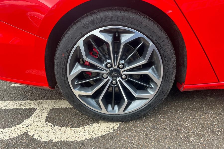 Ford FOCUS Photo autoimg-5053495540905a0767163ff1907d8d2083071441.jpg