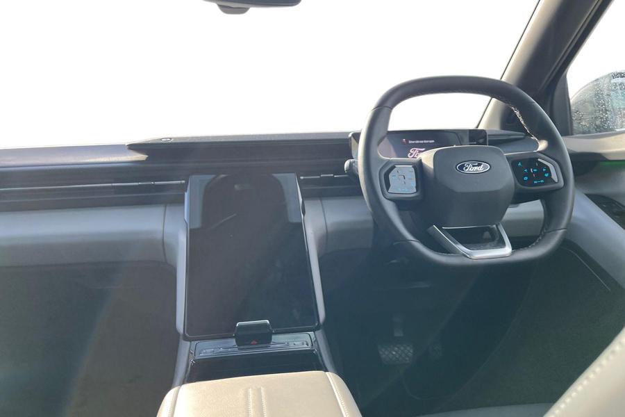 Ford Explorer Photo autoimg-5054213a097f2ae9a5f3a689382a502faa2e0a7e.jpg