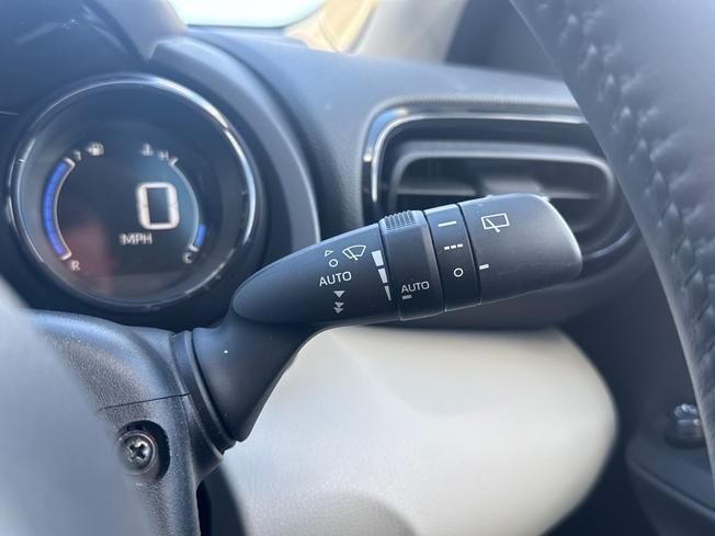 TOYOTA Yaris Photo 60