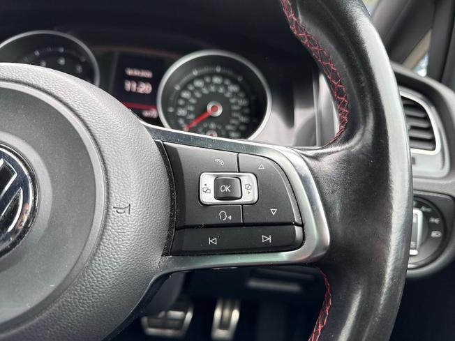 VOLKSWAGEN Golf Photo 17
