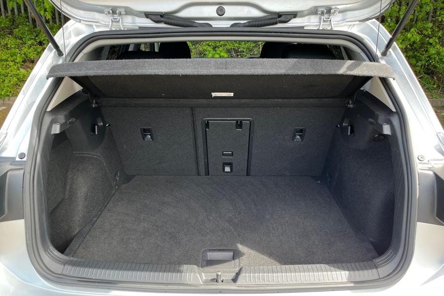 Volkswagen GOLF Photo autoimg-506086163d524bc703d1d2025357acb6781fa371.jpg