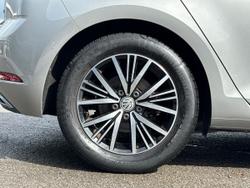 VOLKSWAGEN Golf Photo 5