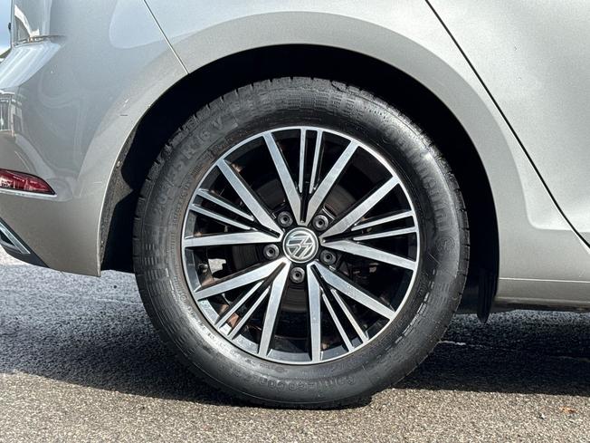VOLKSWAGEN Golf Photo 5