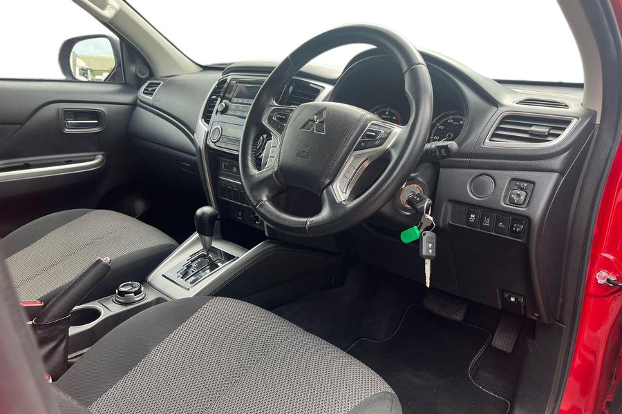 Mitsubishi L200 Photo autoimg-506955023d25f47db314b9ada934cf64b3d53b4b.jpg