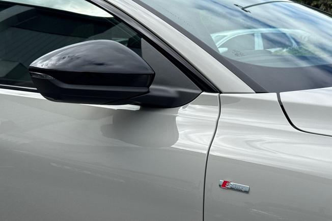 AUDI A6 E-Tron Avant Photo 20