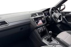 VOLKSWAGEN Tiguan Photo 2