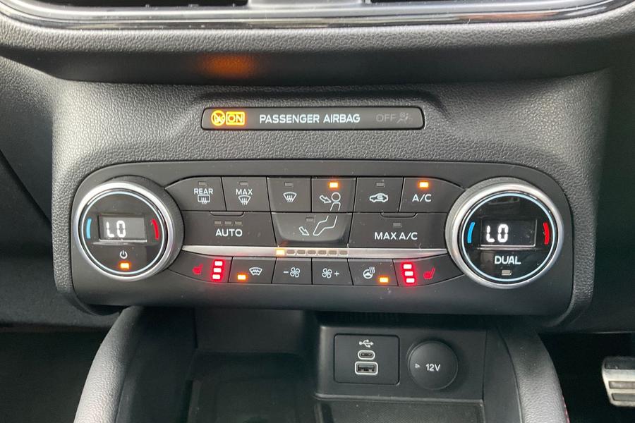 Ford KUGA Photo autoimg-507696893891eb0c130d7e08a6f1cf054136bd1d.jpg