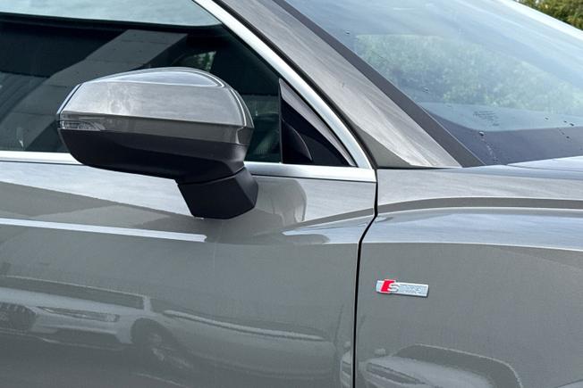 AUDI Q3 Photo 20