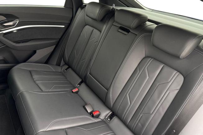 AUDI Q8 E-Tron Photo 9