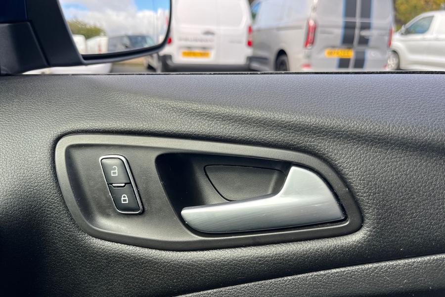 Ford KUGA Photo autoimg-50813ce646e910df06ecd4ec9a43db361aa38b22.jpg