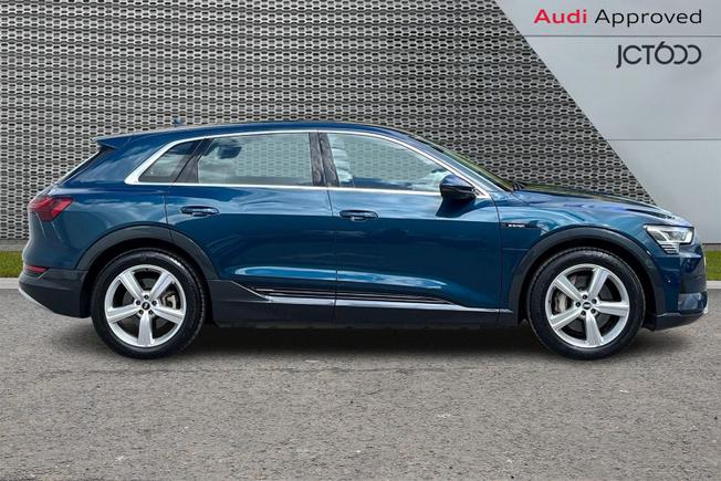 Audi e-tron Photo 4