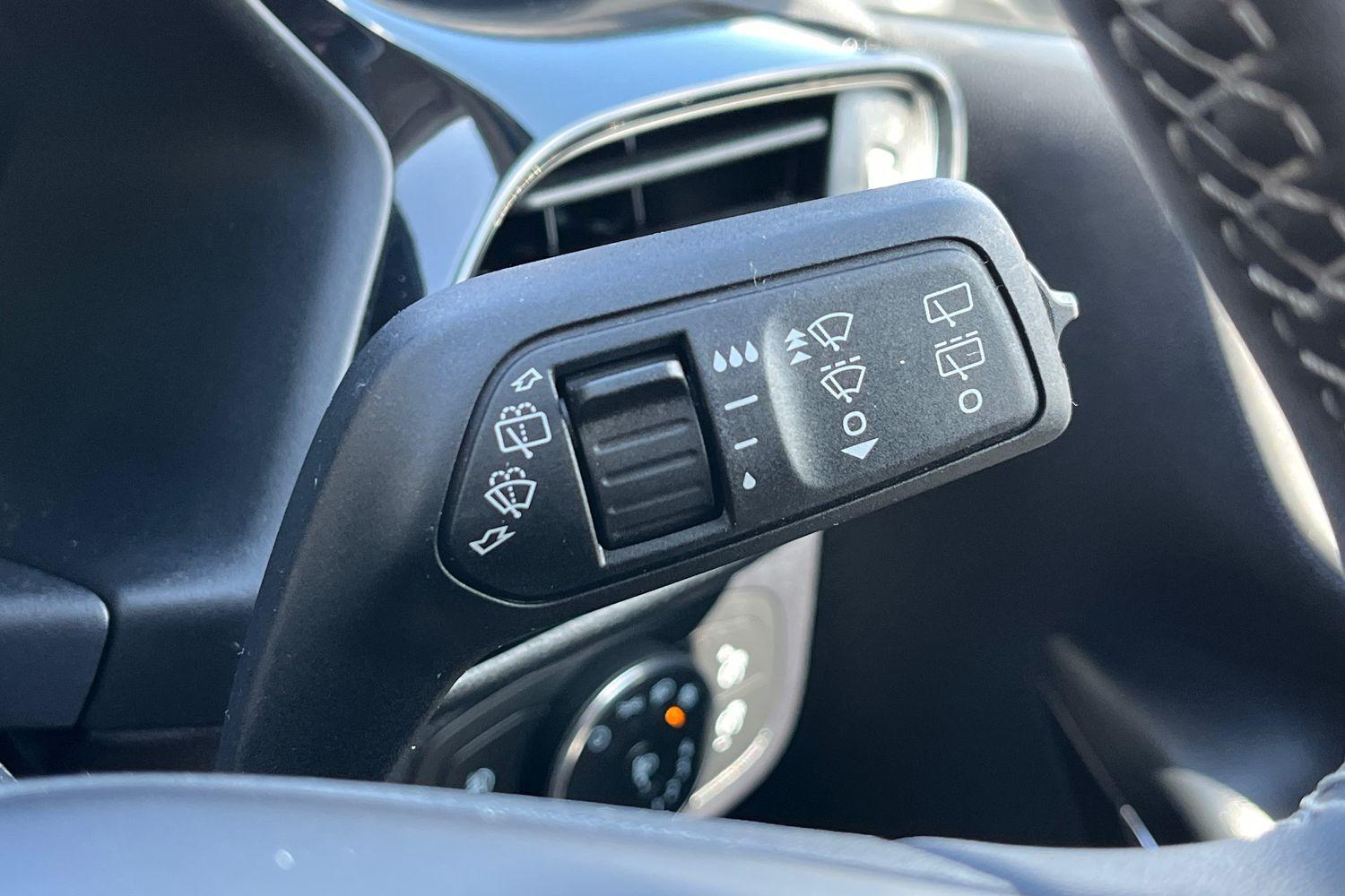 Ford FIESTA Photo 14