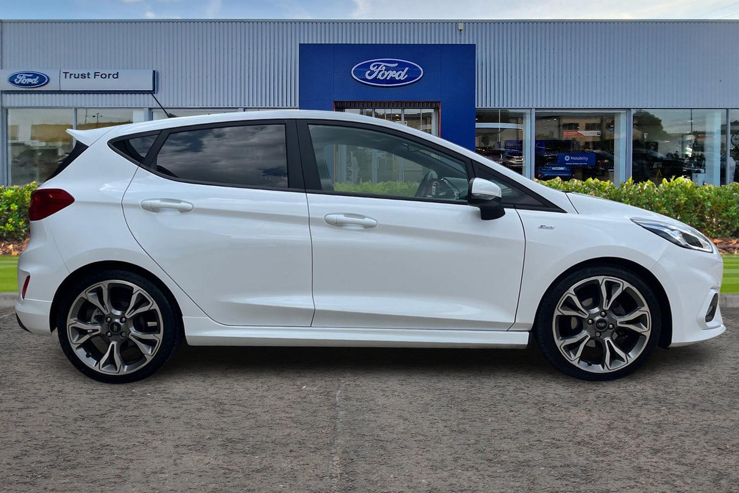 Ford Fiesta Photo 2