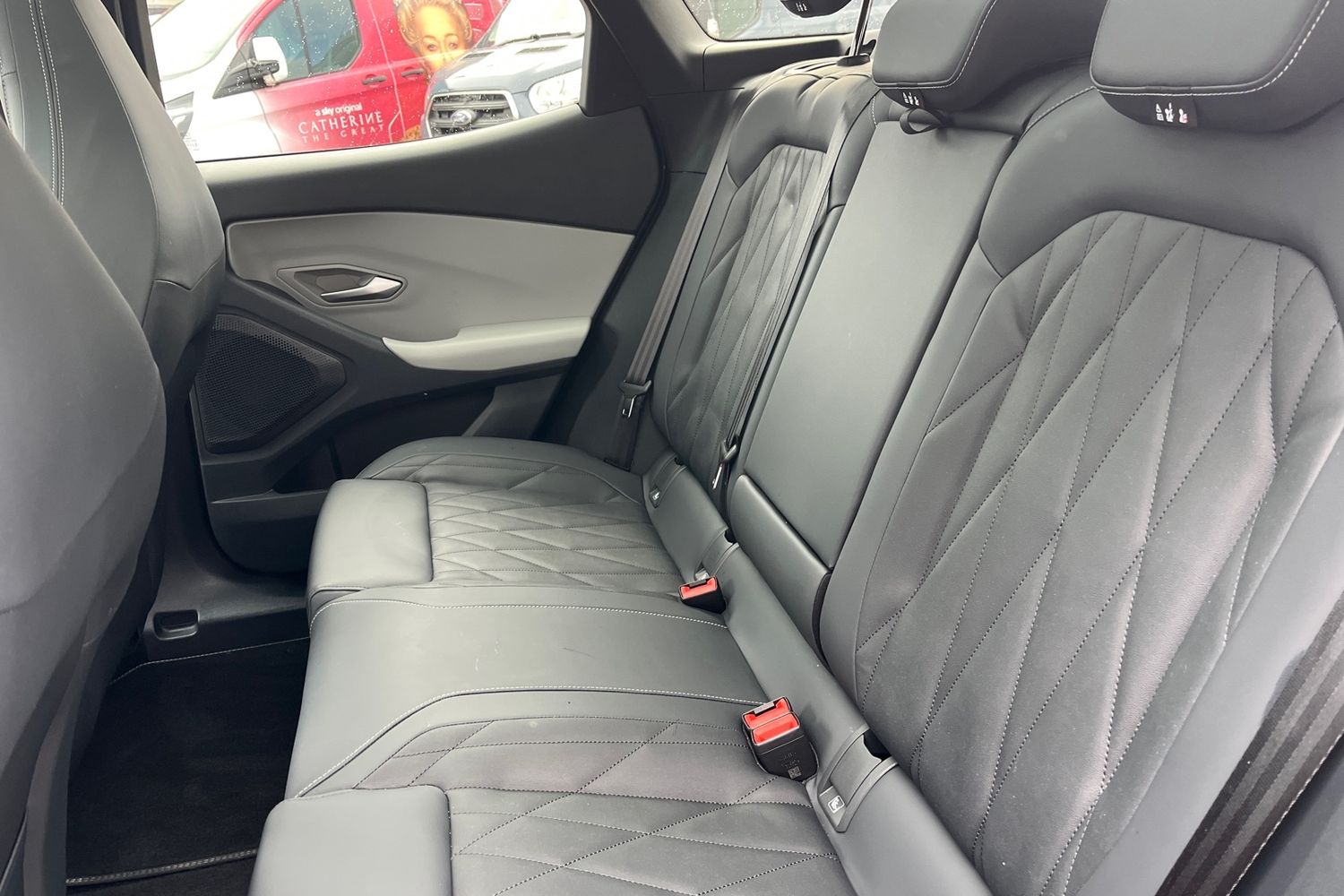 Ford Explorer Photo 19