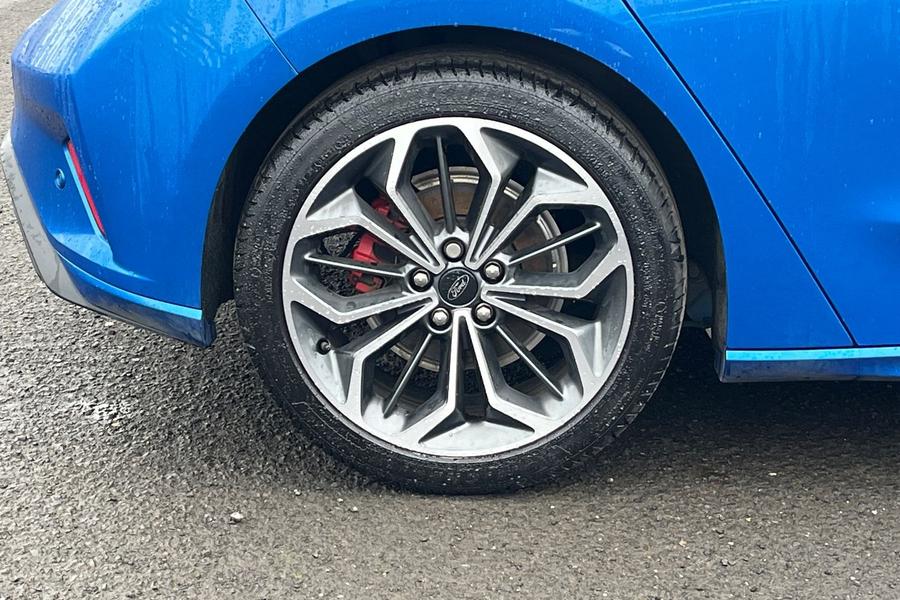 Ford FOCUS Photo autoimg-50915c1d63bd1c179174c0b0b3703bce32c7e173.jpg