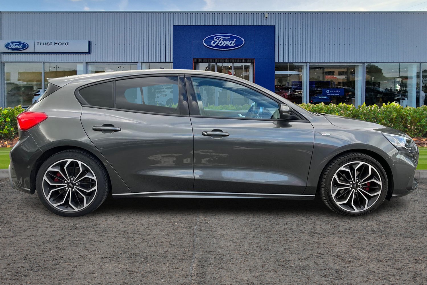 Ford Focus Photo 2
