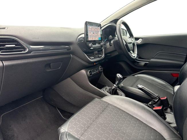 FORD Fiesta Photo 2