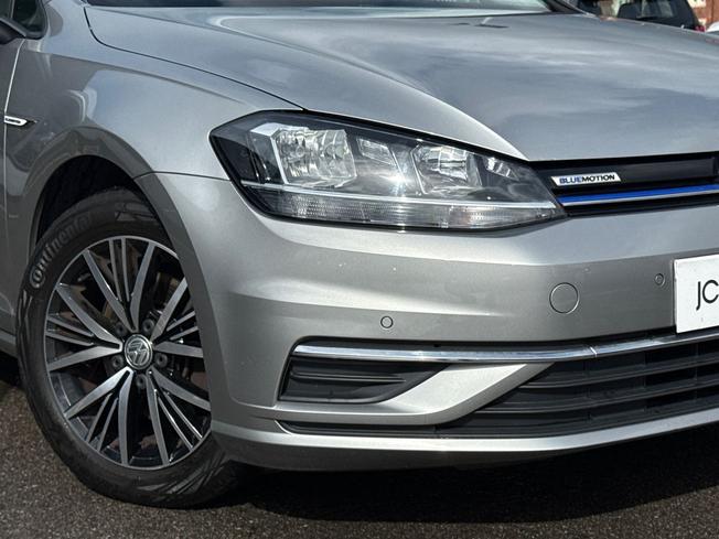 VOLKSWAGEN Golf Photo 19