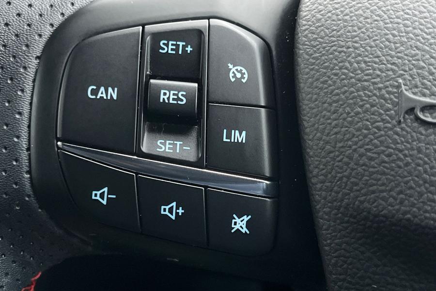 Ford FOCUS Photo autoimg-509d8ca81ae813ff42ea2f036c7cd4105d8edb56.jpg