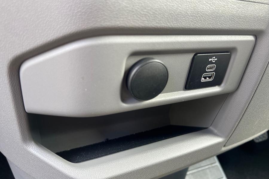 Ford TOURNEO CUSTOM Photo autoimg-509e0aca8dd5cede6985c0f04ce477016dda7486.jpg
