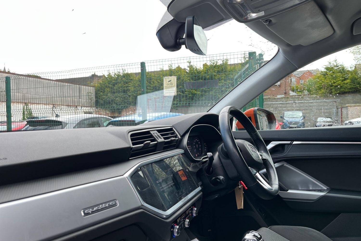 Audi Q3 Photo 17