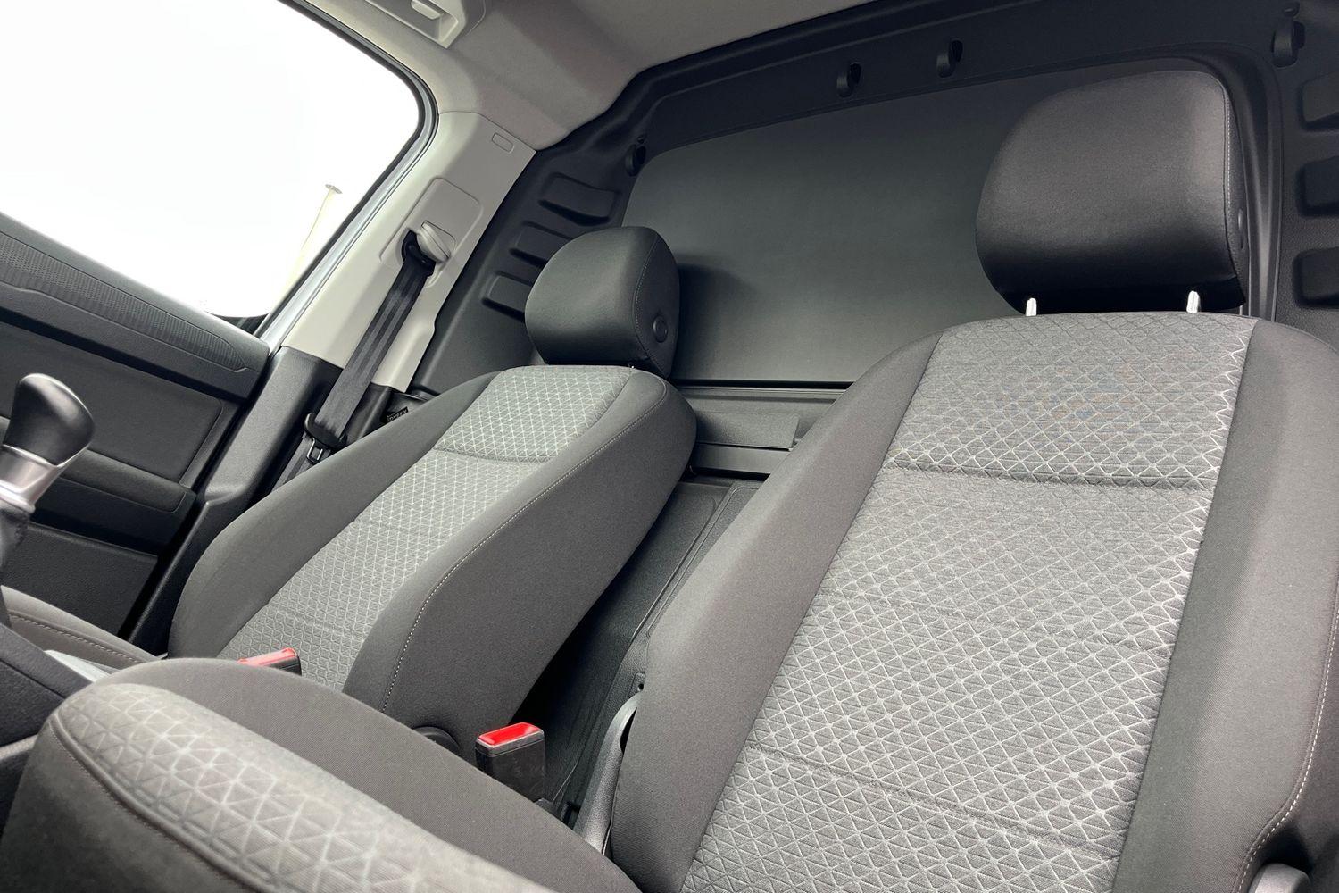 Ford TRANSIT CONNECT Photo 31
