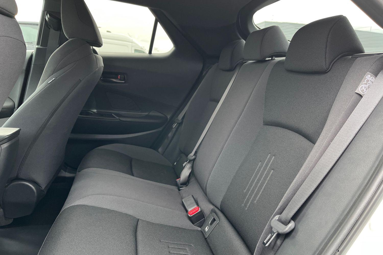 Toyota C-HR Photo 19