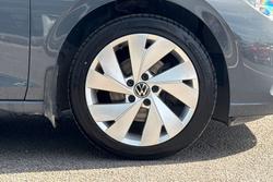 VOLKSWAGEN Golf Photo 5