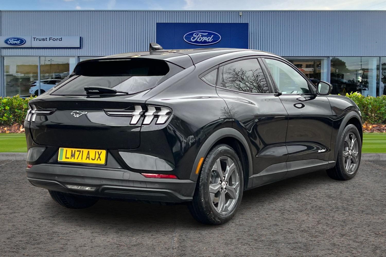 Ford Mustang Mach-E Photo 3