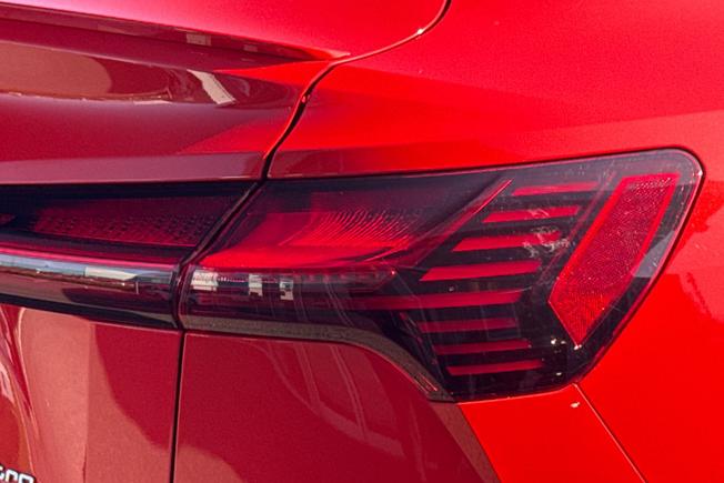 Audi e-tron Photo 18