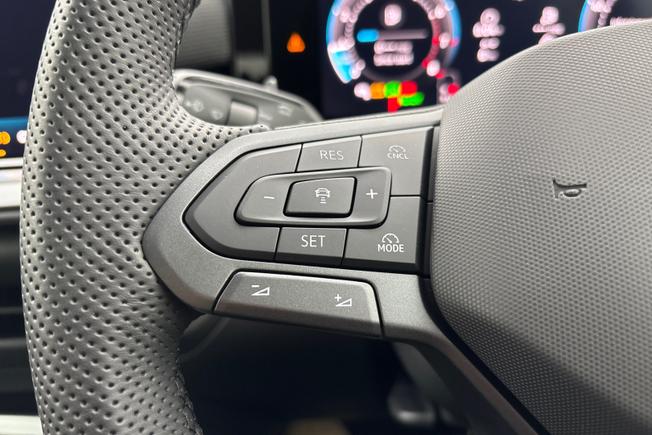 VOLKSWAGEN  T-Roc Photo 16