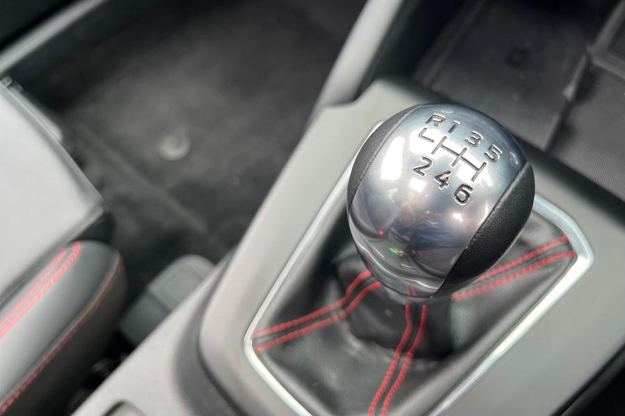 Ford Kuga Photo autoimg-50da80af17eba392ec4d2bbf837c8bc30230c1c4.jpg