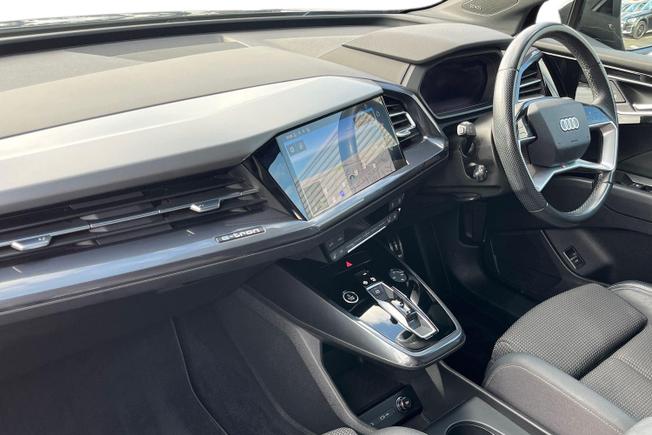 AUDI Q4 E-Tron Photo 2