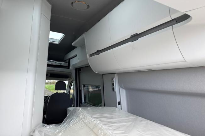 VOLKSWAGEN Grand California Photo 24