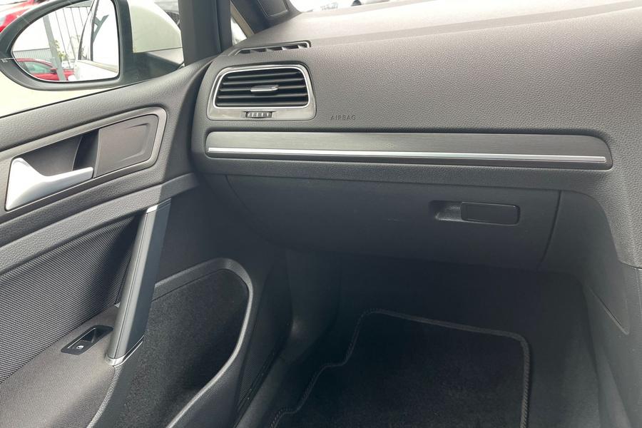 Volkswagen GOLF Photo autoimg-50fbdcc96886c2d1e96c0496647cbf526026fc63.jpg