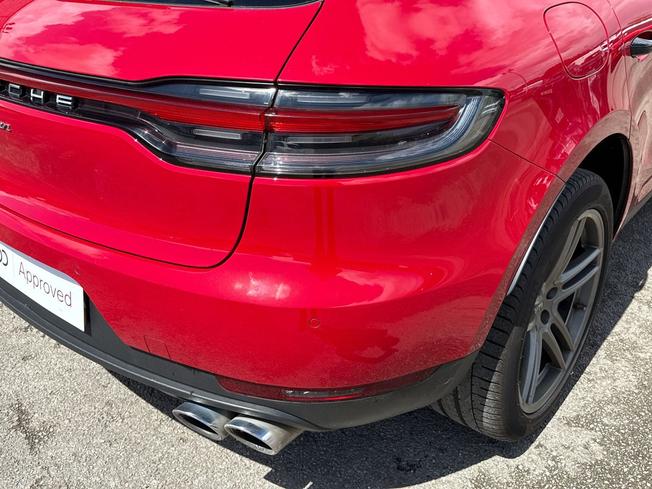 PORSCHE Macan Photo 18