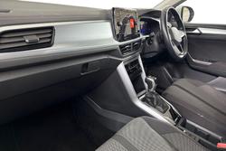 VOLKSWAGEN T-Roc Photo 2