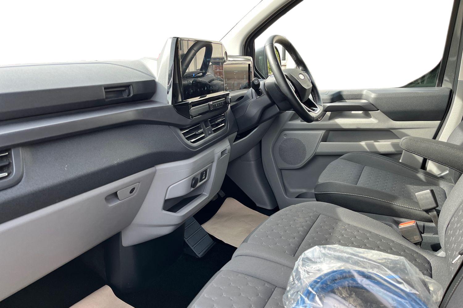 Ford TOURNEO CUSTOM Photo 2