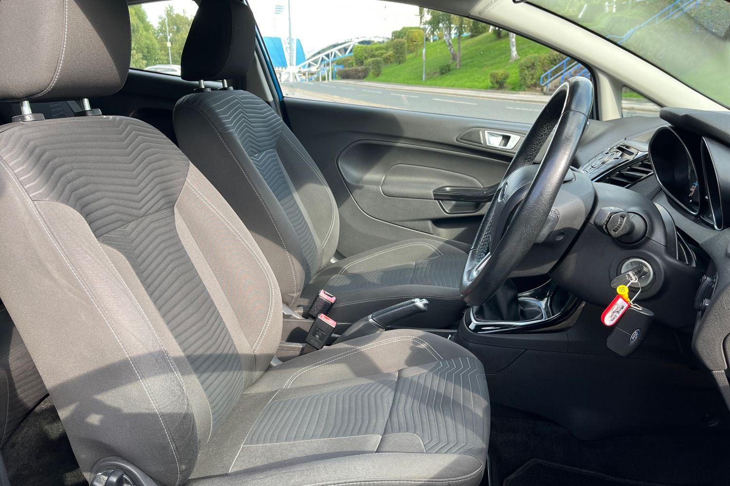 Ford FIESTA Photo 16