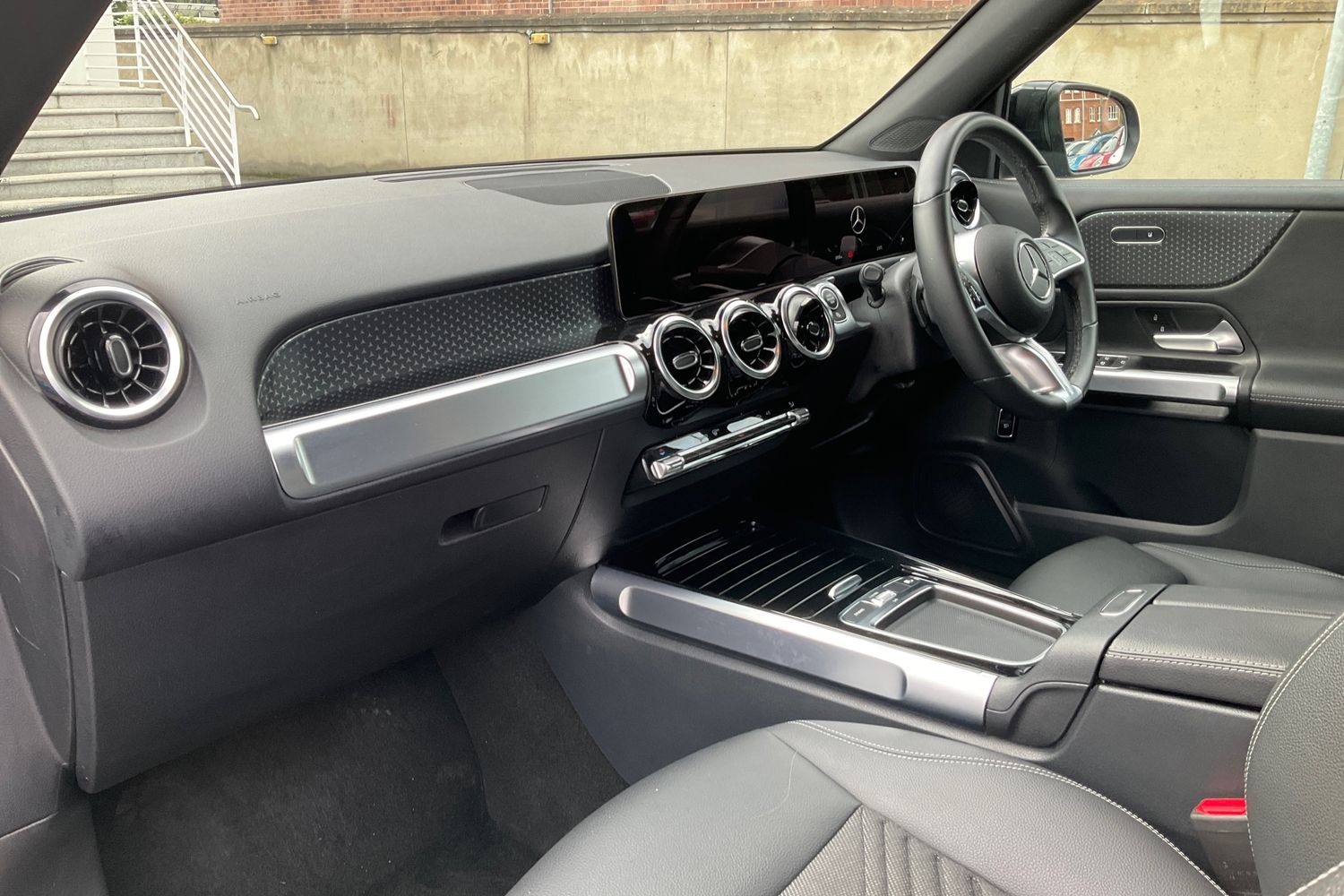 Mercedes-Benz GLB Photo 17
