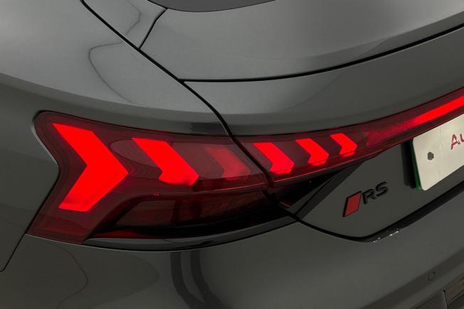AUDI RS e-tron GT Photo 18
