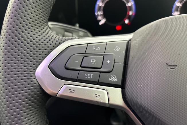 VOLKSWAGEN Tiguan Photo 16