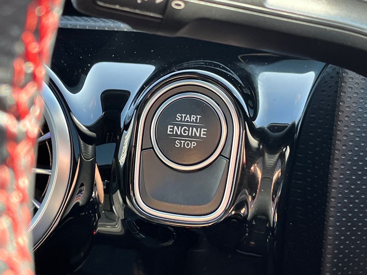 Mercedes-Benz CLA Photo 36