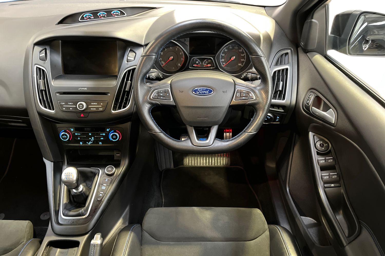 Ford FOCUS RS Photo 10