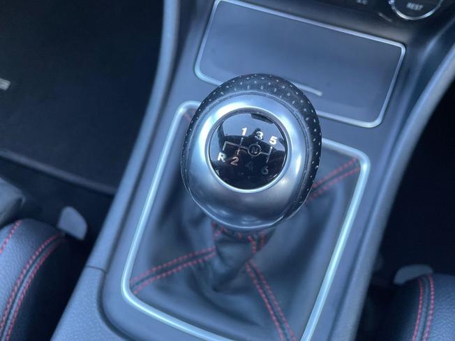 MERCEDES-BENZ GLA Photo 22