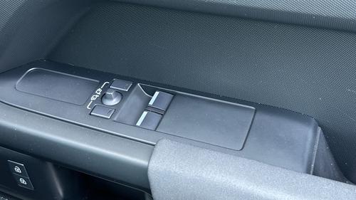 Land Rover Defender Photo autoimg-5124b3a48327ec2979e67c3a3011ea6318c1a275.jpg