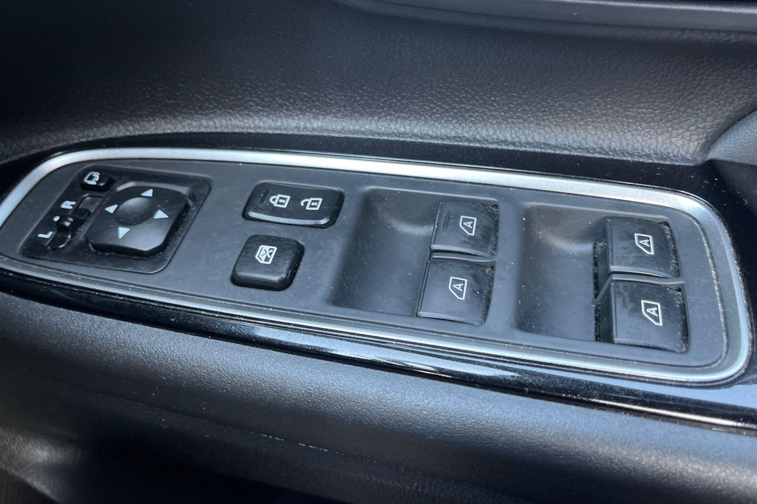 Mitsubishi OUTLANDER Photo 15