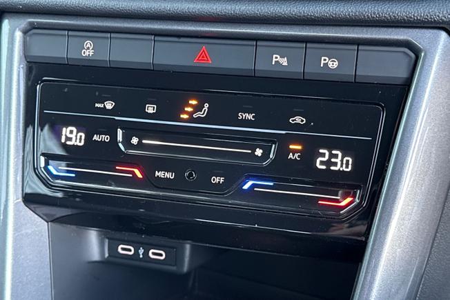 VOLKSWAGEN T-Roc Photo 23